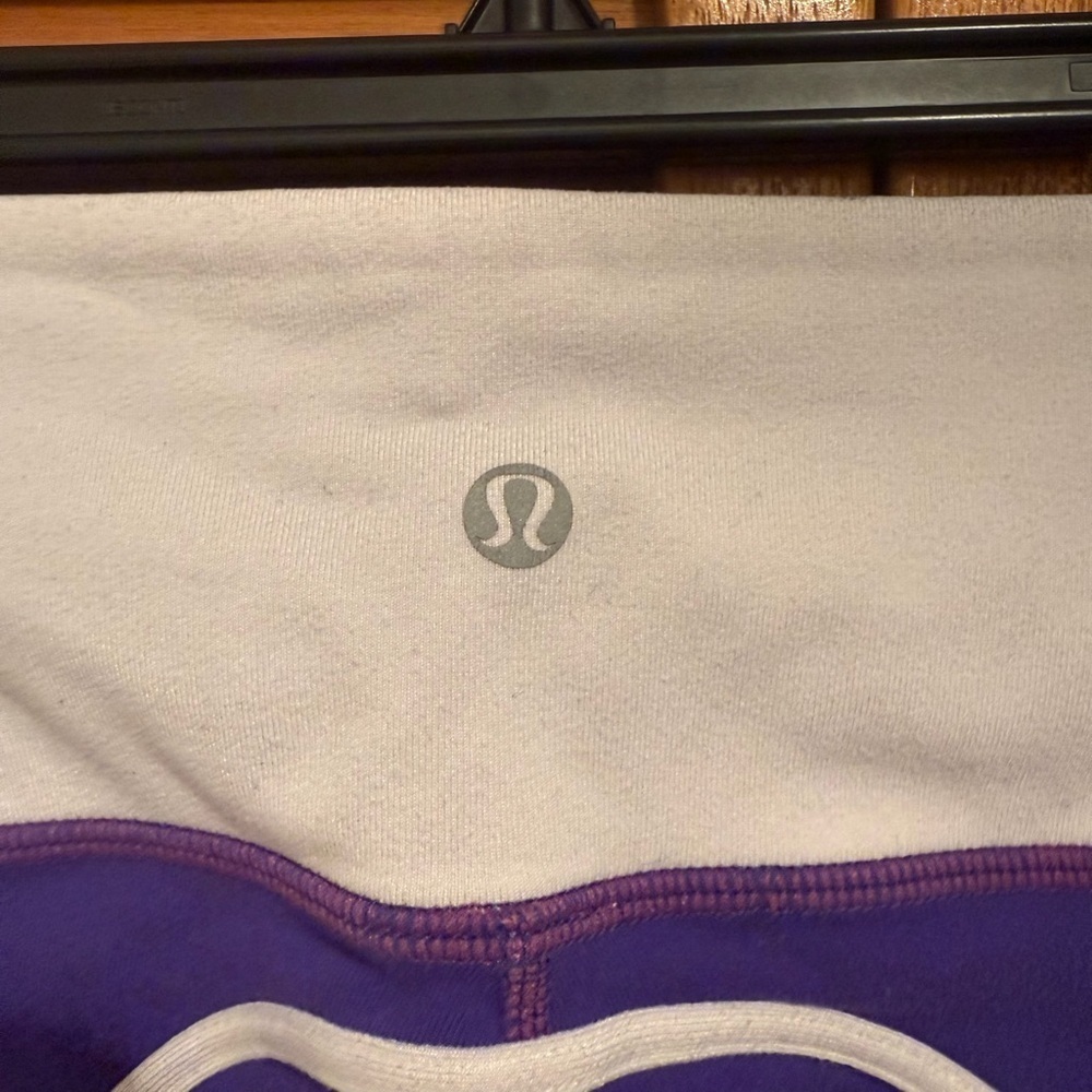 Lululemon Women’s Purple and White Cropped Yoga Athletic Leggings Sz 4 - Picture 3 of 6